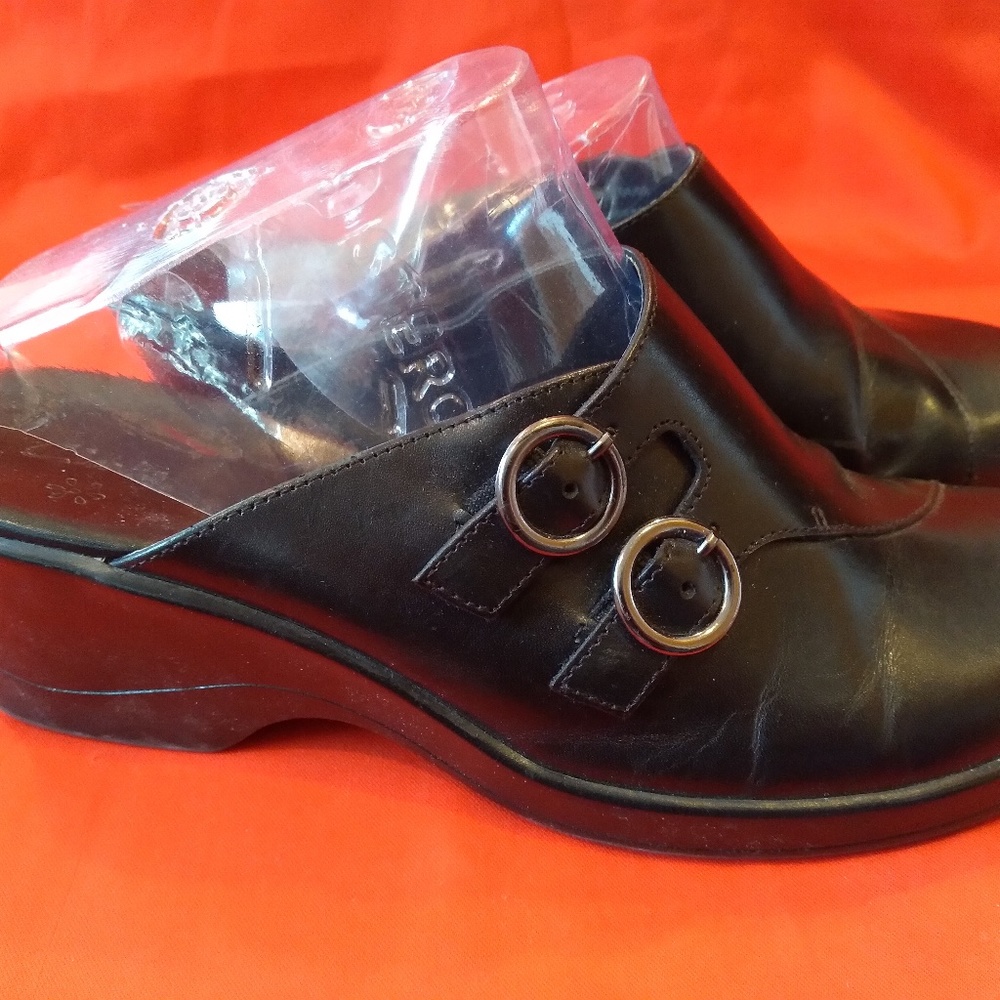 Clarks Clogs Size 9M